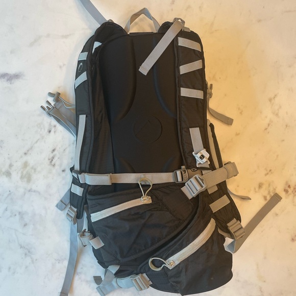 Lowepro Photo Sport 200 AW Camera Hiking Backpack (Black) - Picture 4 of 12